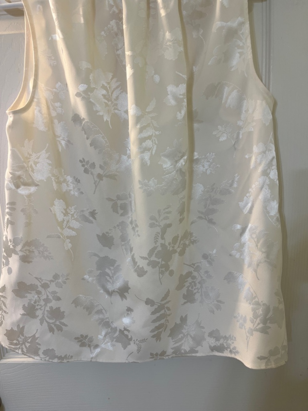 Sleeveless Cream Floral Jacquard Top - Picture 6 of 11